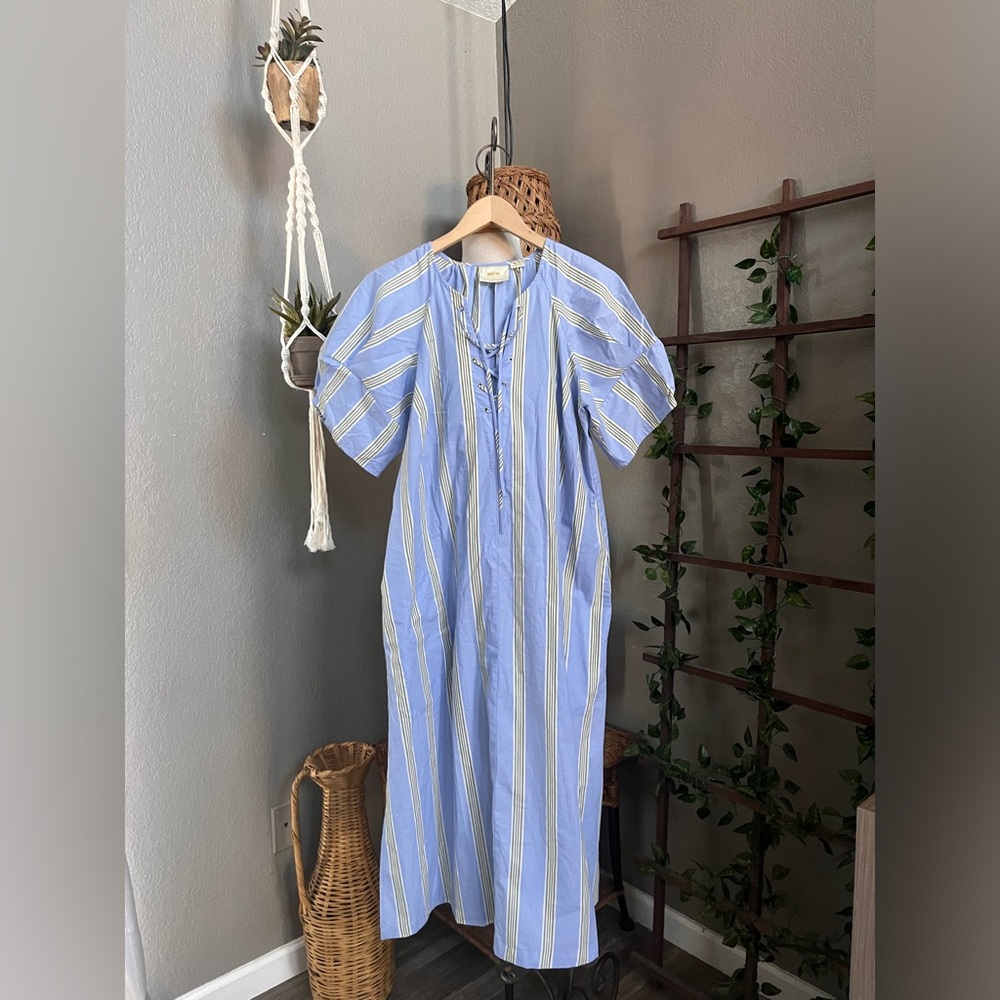 ▪️Maeve Short-Sleeve Crossover V-Neck Midi Dress - Picture 6 of 11